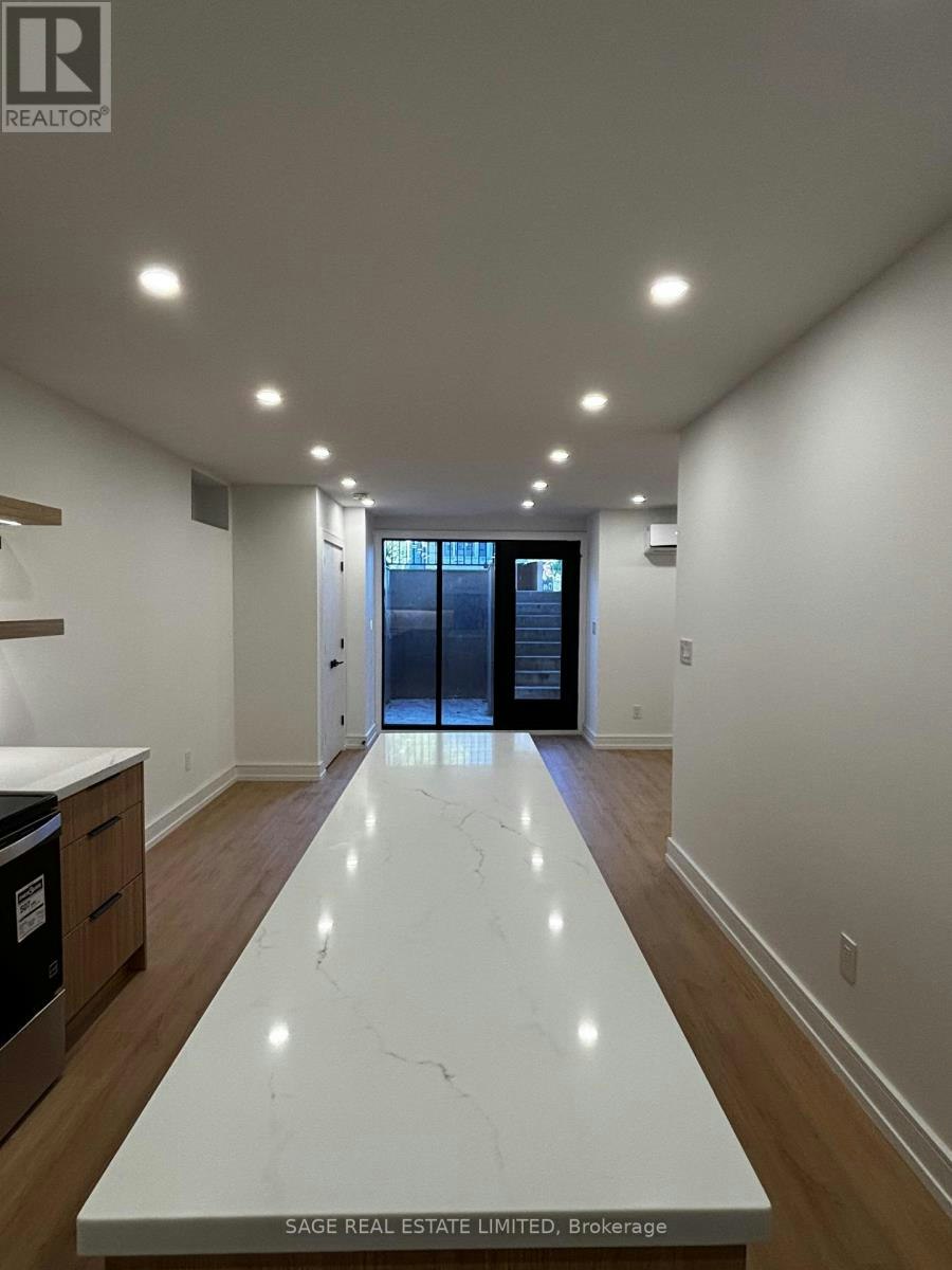 WALK OUT-22 Austin Terrace, Toronto, ON, M5R 1X9 - 9