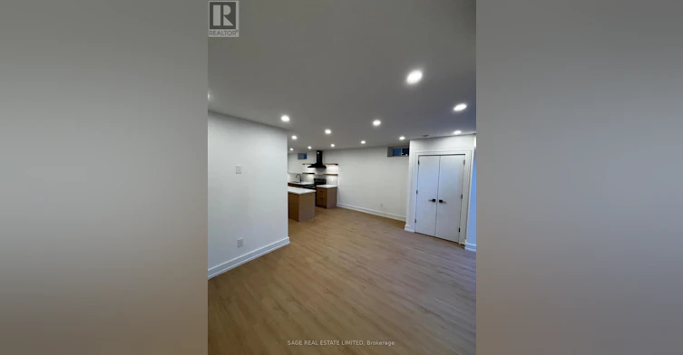 WALK OUT-22 Austin Terrace, Toronto, ON, M5R 1X9 - 6