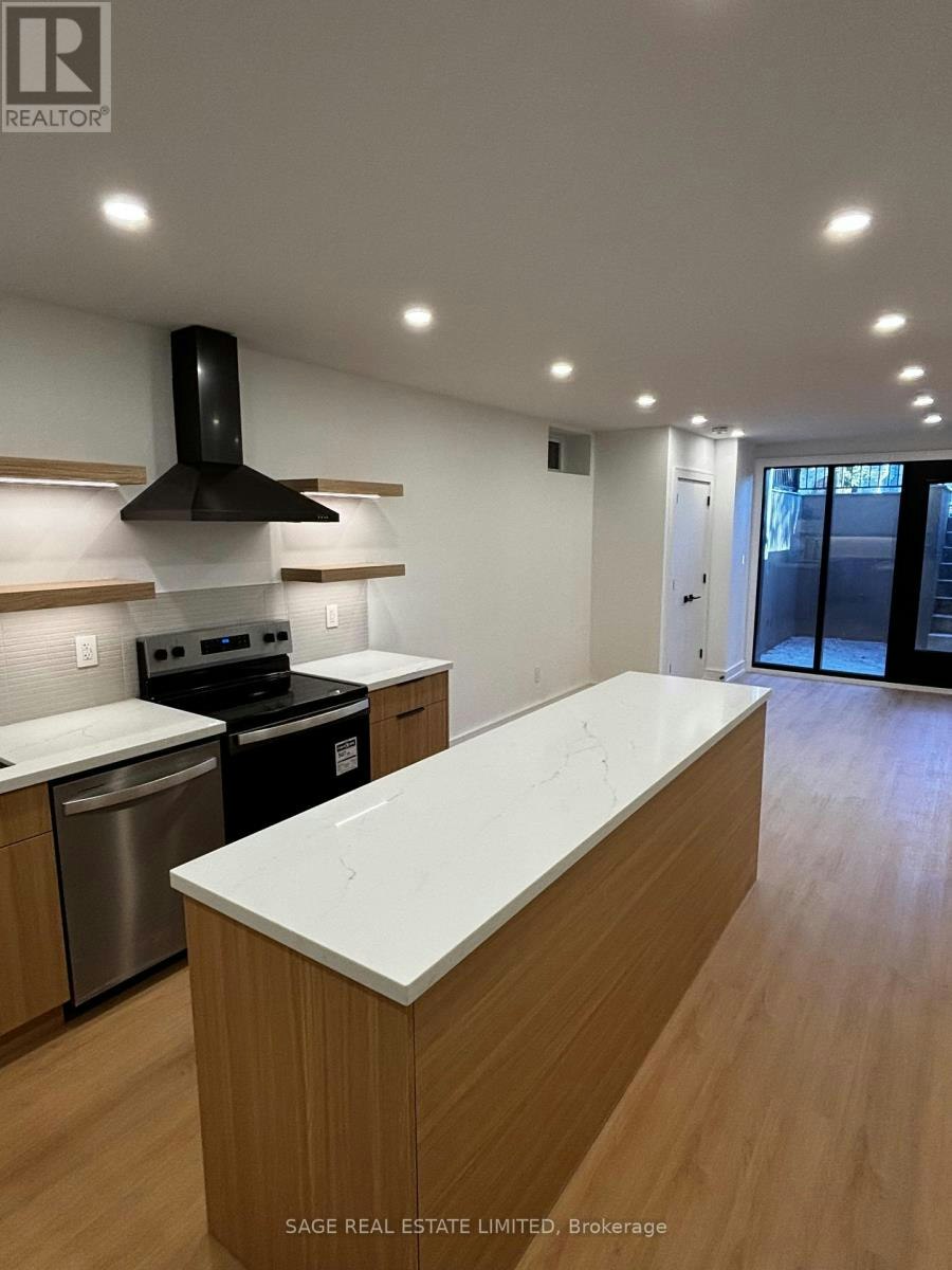 WALK OUT-22 Austin Terrace, Toronto, ON, M5R 1X9 - 7
