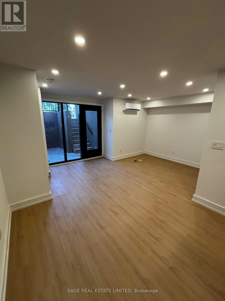 WALK OUT-22 Austin Terrace, Toronto, ON, M5R 1X9 - 4