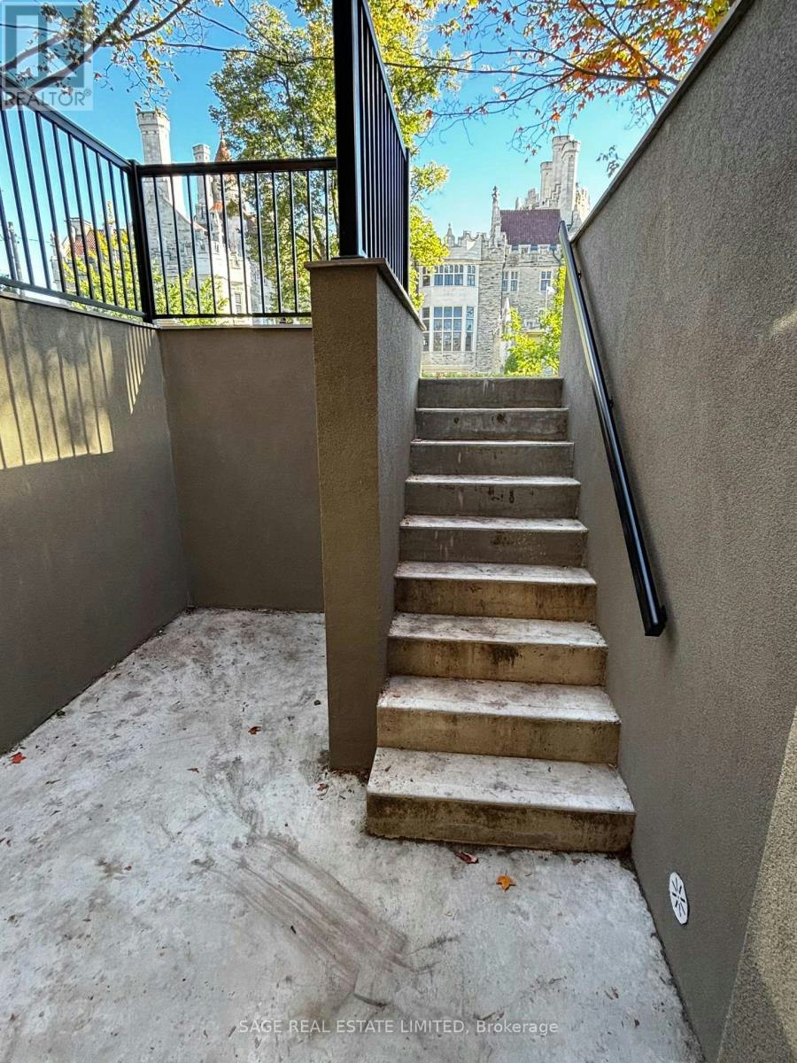 WALK OUT-22 Austin Terrace, Toronto, ON, M5R 1X9 - 16