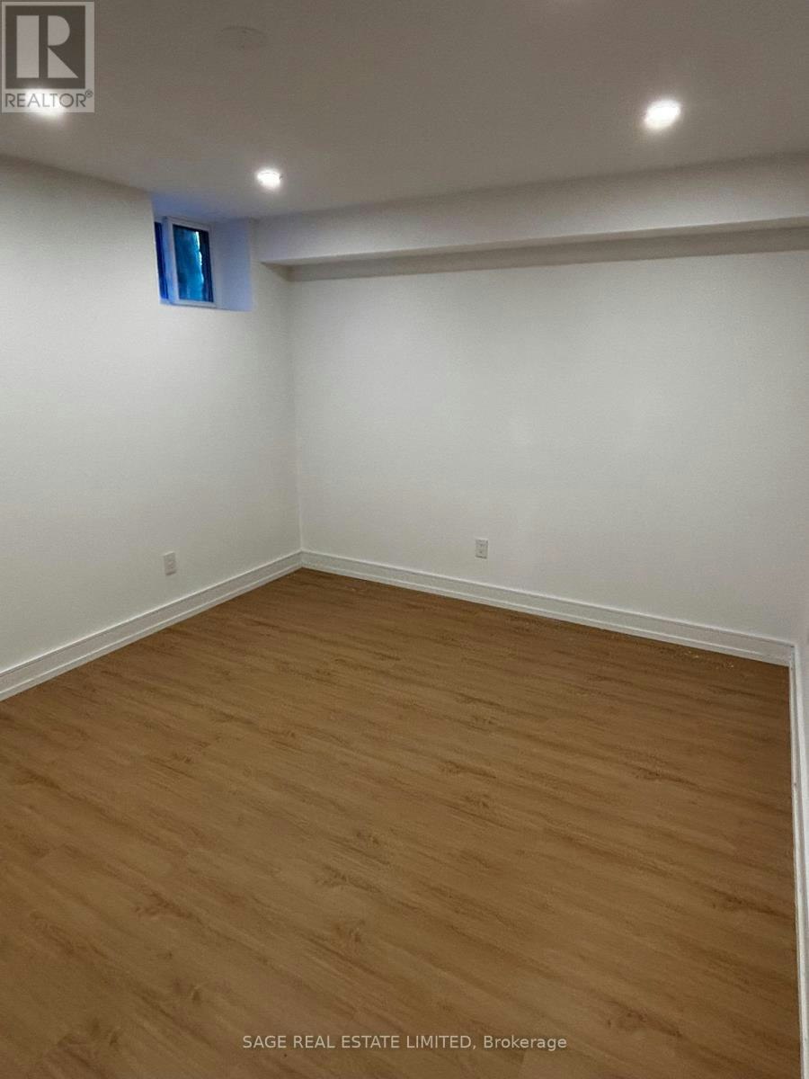 WALK OUT-22 Austin Terrace, Toronto, ON, M5R 1X9 - 12