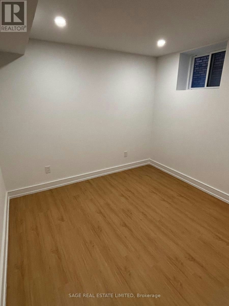 WALK Out 22a Austin Terrace, Toronto, ON, M5R 1X9 - 11
