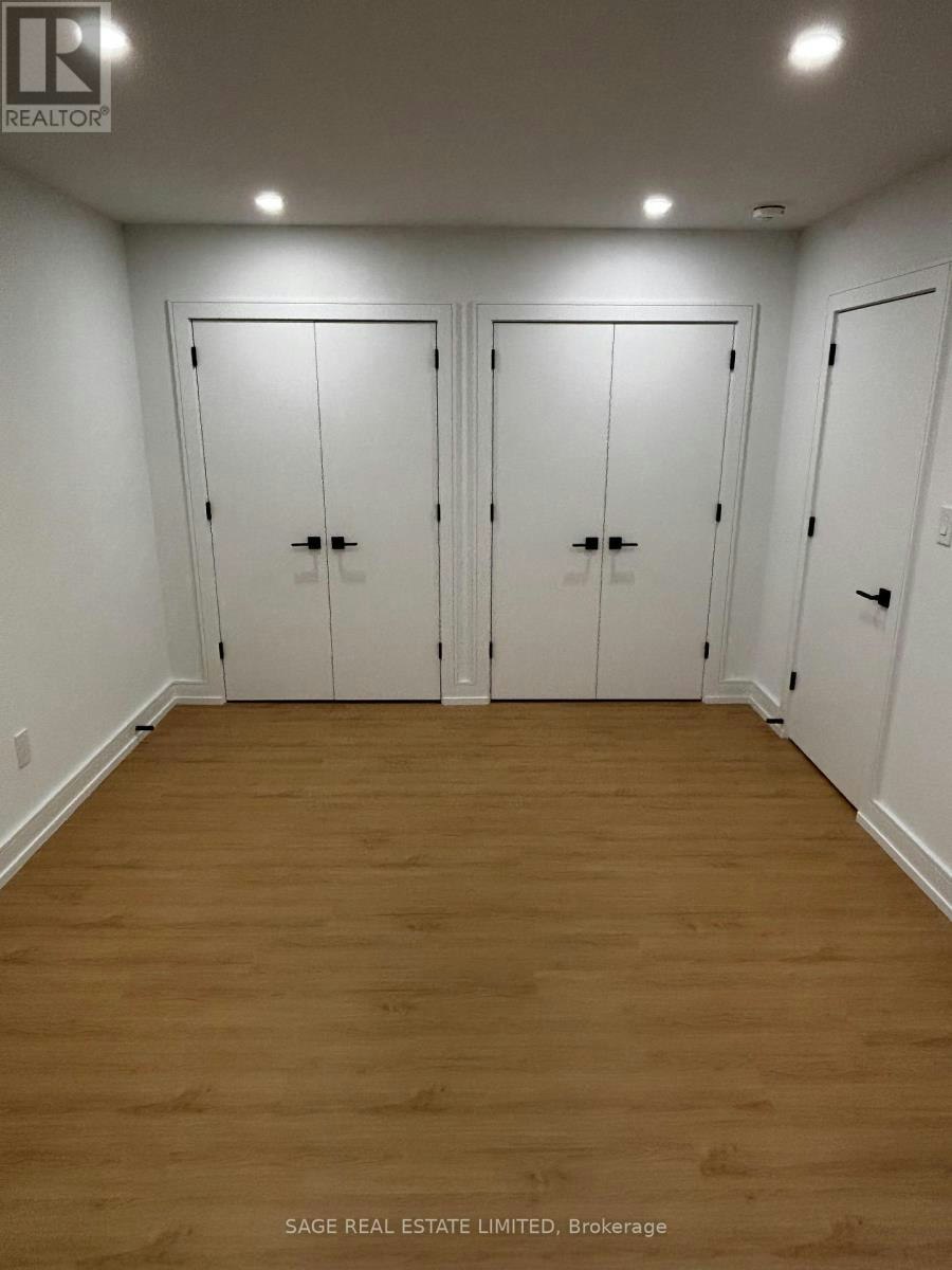WALK Out 22a Austin Terrace, Toronto, ON, M5R 1X9 - 14