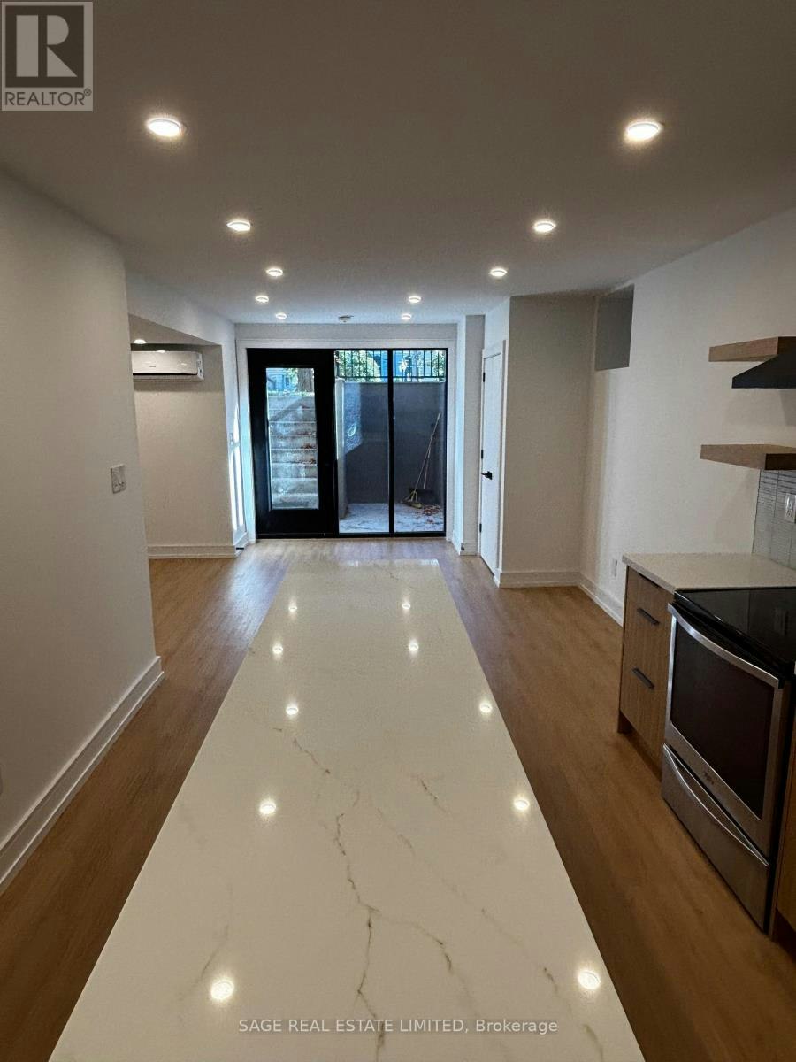 WALK Out 22a Austin Terrace, Toronto, ON, M5R 1X9 - 9