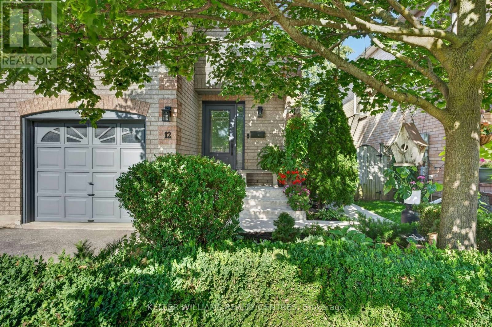 12 Lancaster Court, Georgina, ON, L4P 4A1