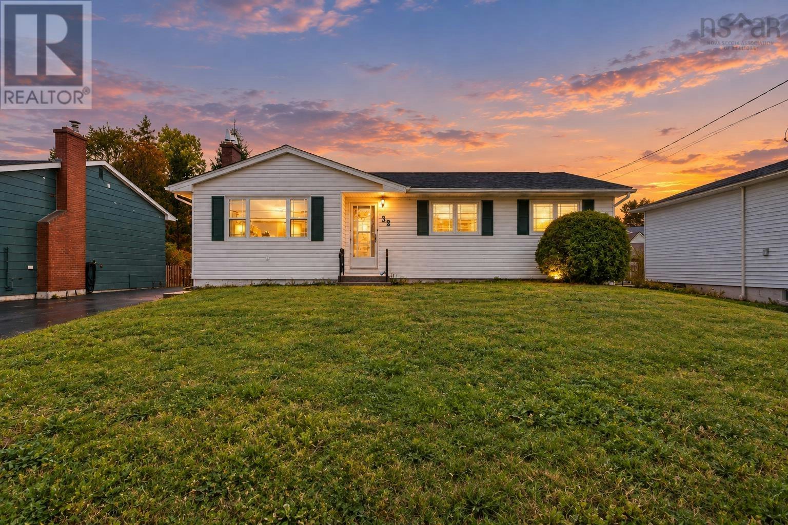 32 Mount Edward Road, Dartmouth, NS, B2W 3K4