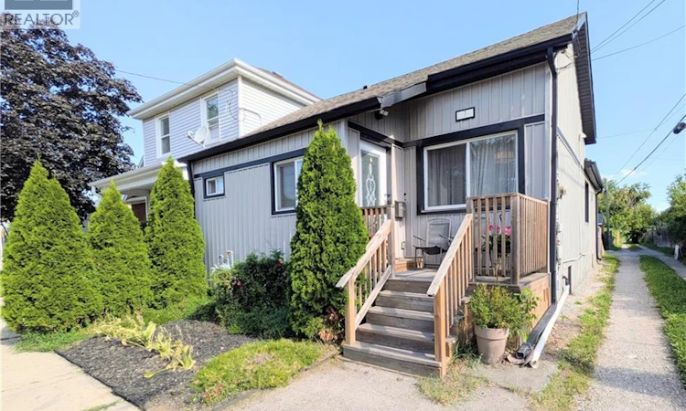 7 Campbell Avenue