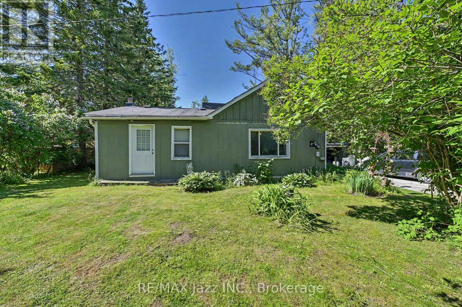 4 Hubbard Street, Georgina, ON, L0E 1N0