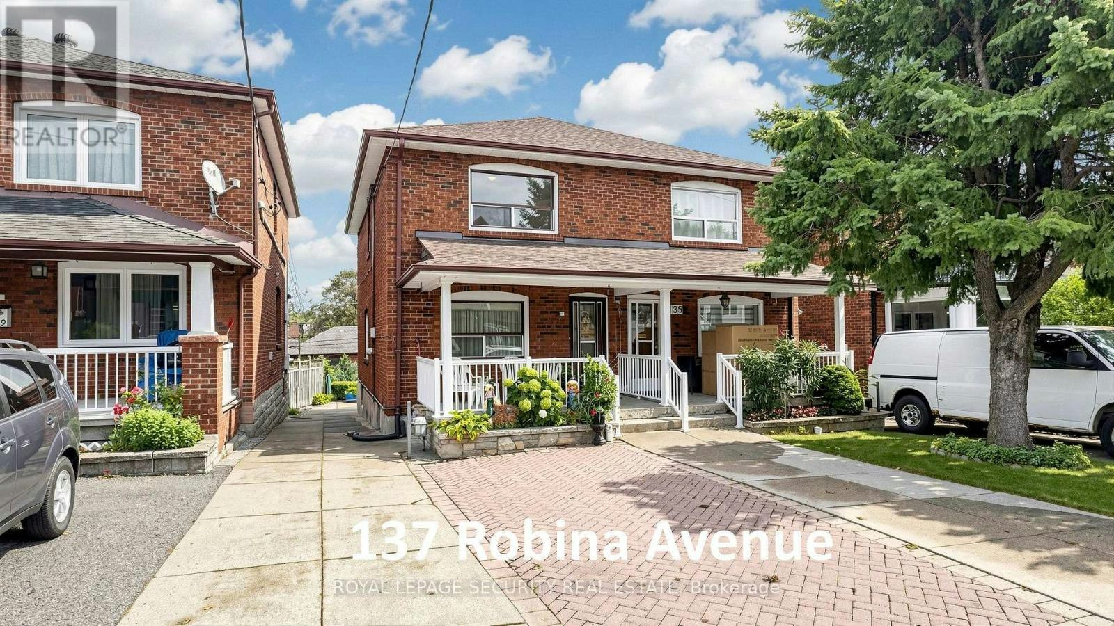 137 Robina Avenue, Toronto, ON, M6C 3Y8
