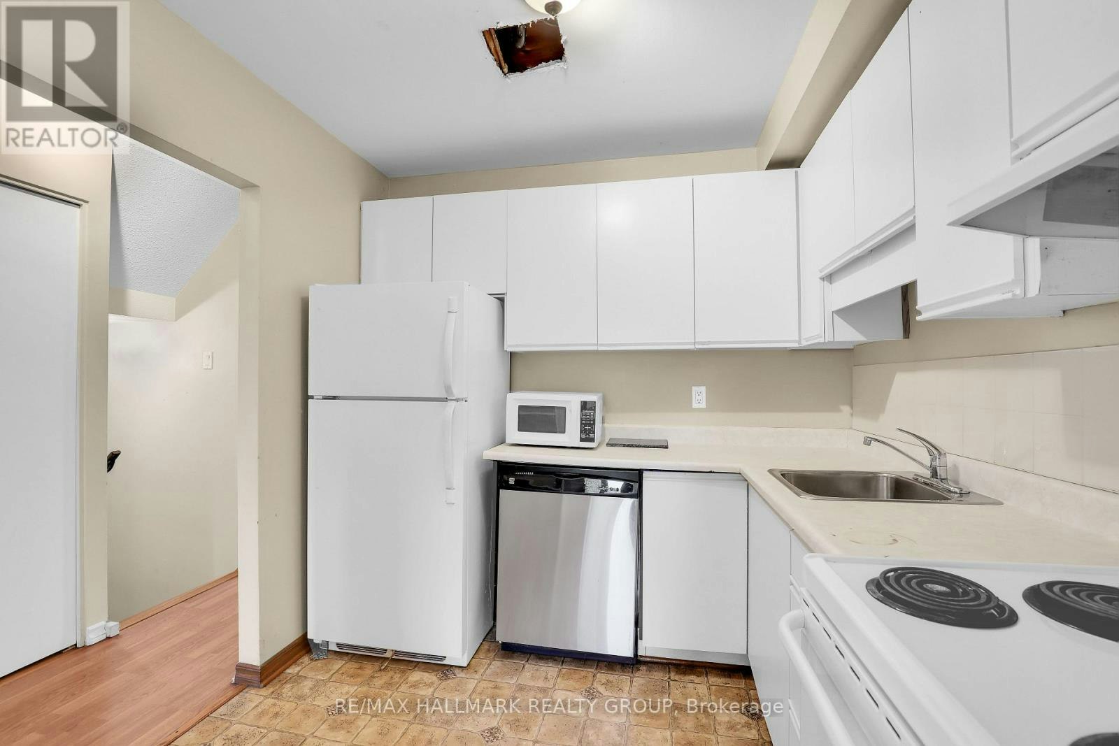 924 Dynes Road, Ottawa, ON, K2C 0G8 - 4