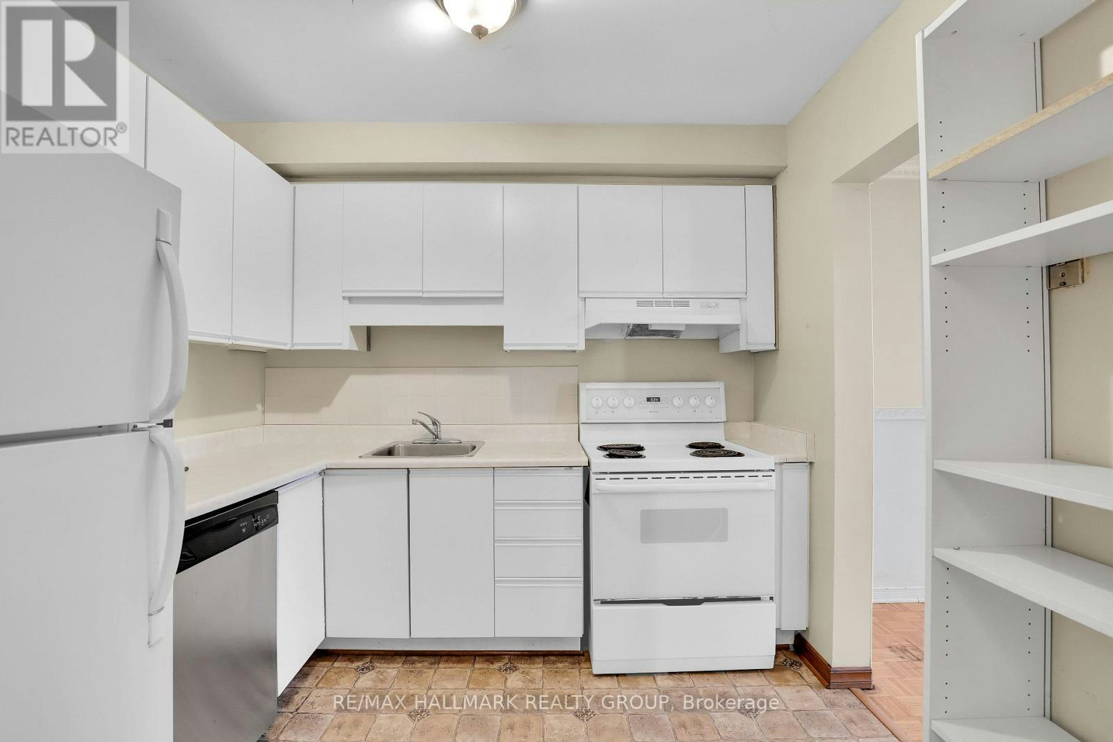 924 Dynes Road, Ottawa, ON, K2C 0G8 - 5
