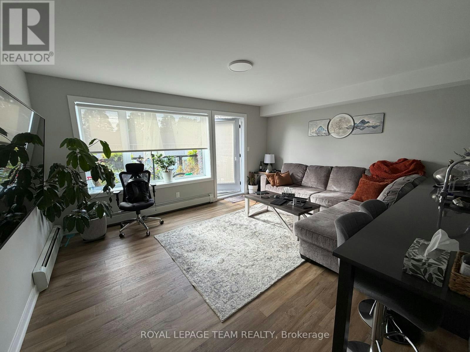 204-1305 Summerville Avenue, Ottawa, ON, K1Z 8G7 - 2