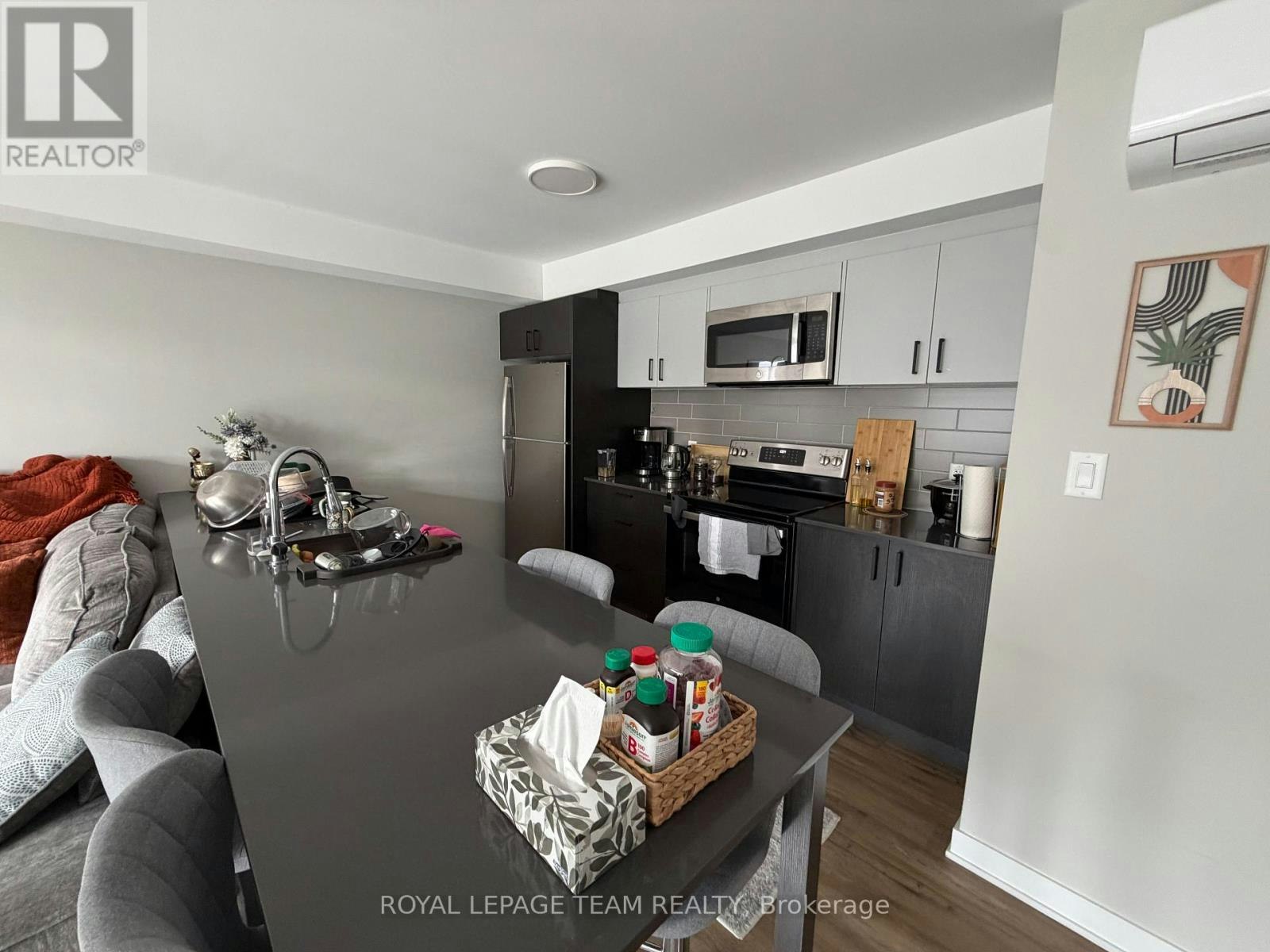 204-1305 Summerville Avenue, Ottawa, ON, K1Z 8G7 - 4