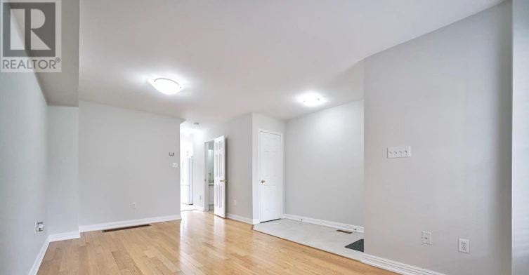 75 Selkirk Drive, Richmond Hill, ON, L4B 4S4 - 3