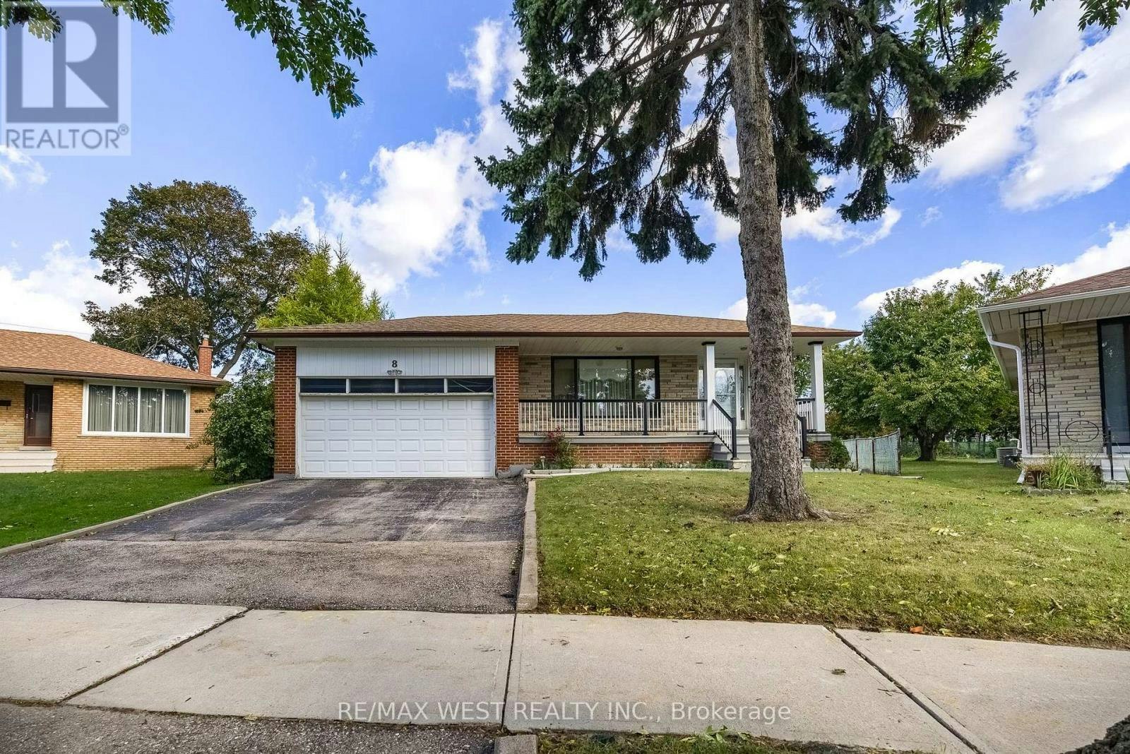 8 Carswell Place, Toronto, ON, M9R 3K7