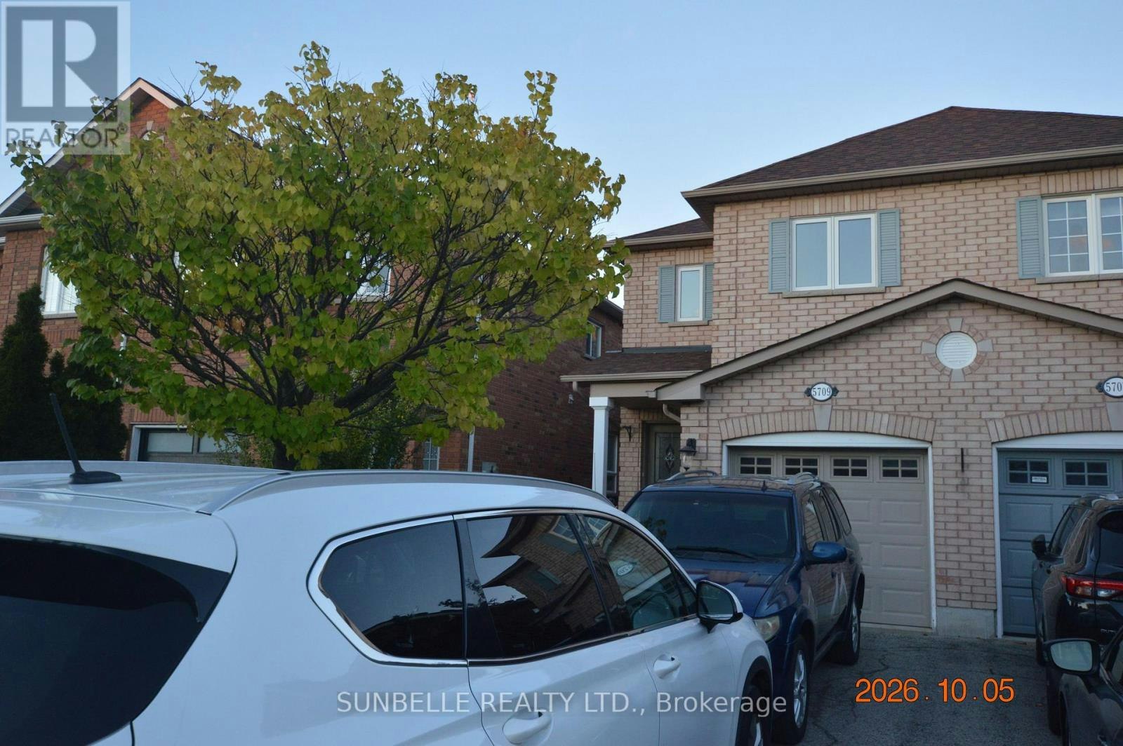 5709 Volpe Avenue, Mississauga, ON, L5V 3A5 - 2