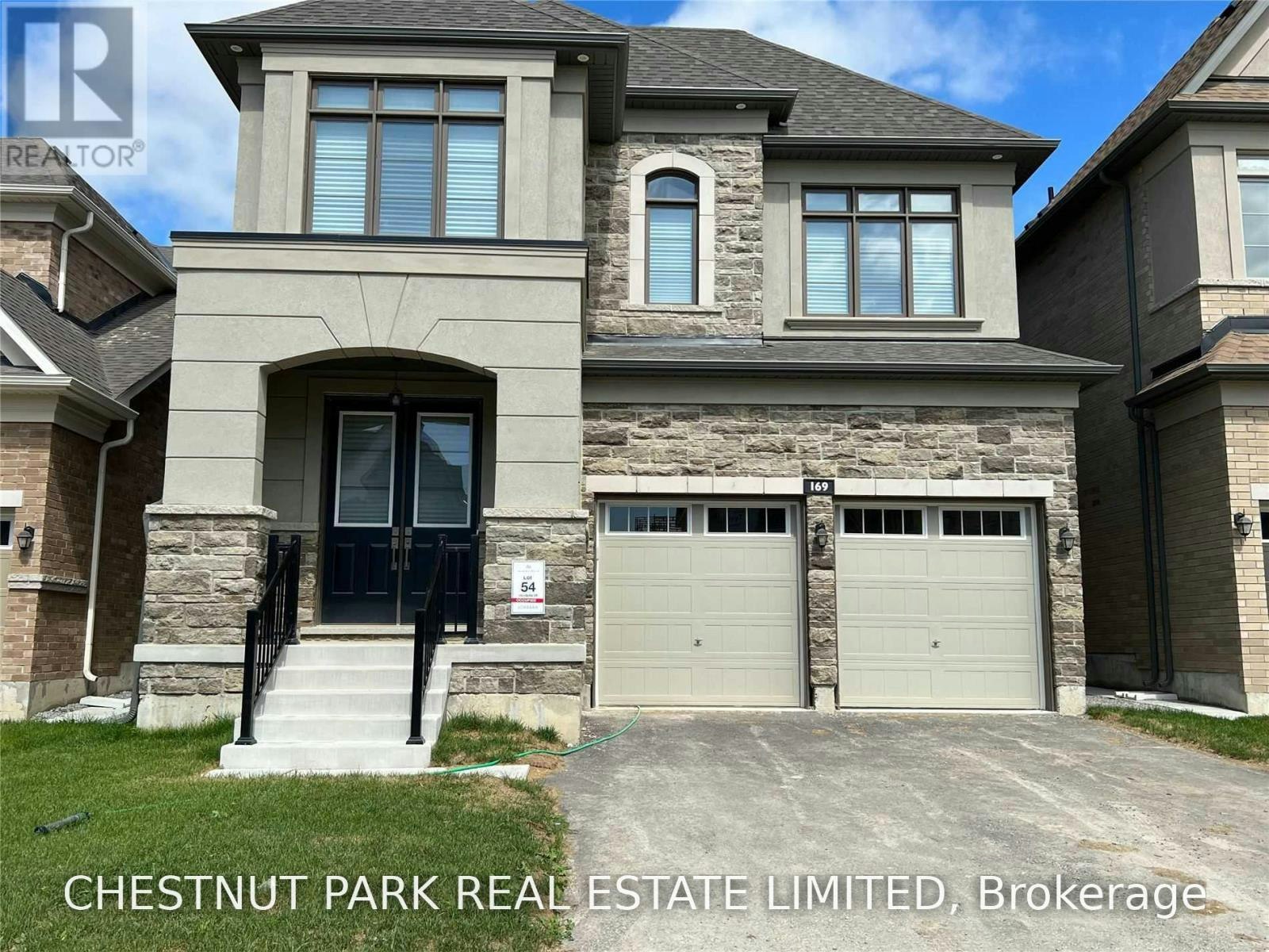 169 Sikura Circle, Aurora, ON, L4G 3Z1