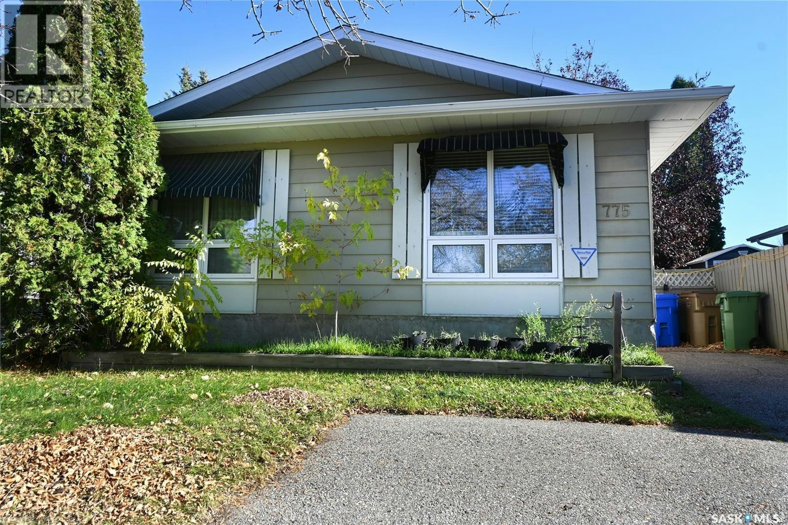 775 Hayworth Crescent N, Regina, SK, S4X 1X8