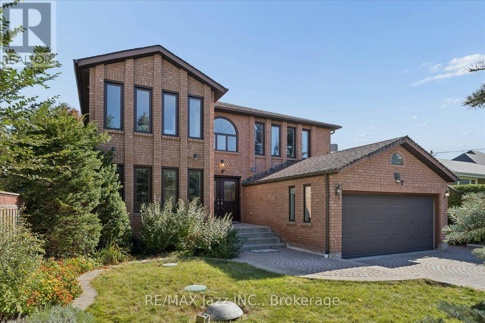 35 Ward Street, Whitby, ON, L1M 1G9