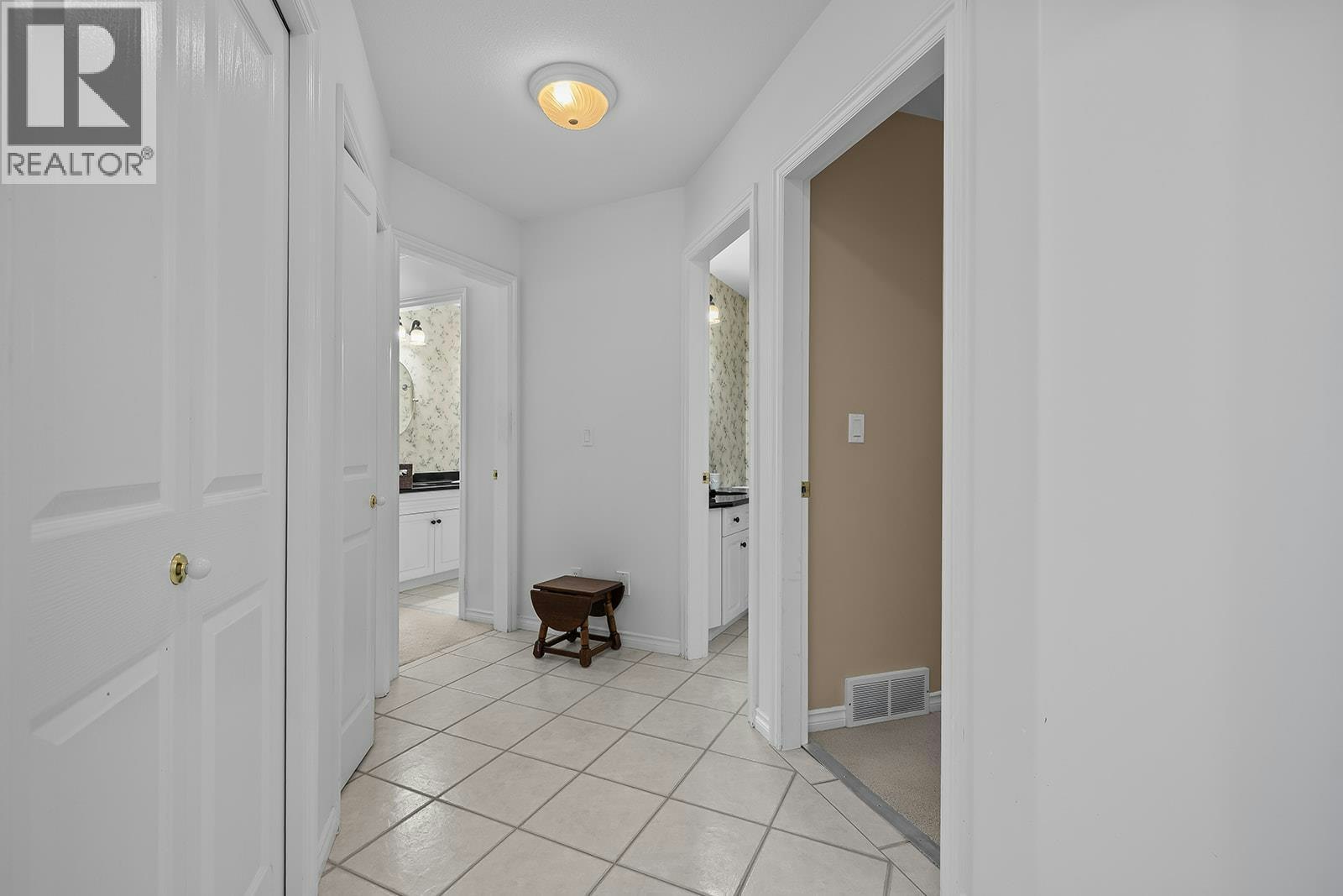 3889 Gallaghers Grange, Kelowna, BC, V1W 3Z9 - 19