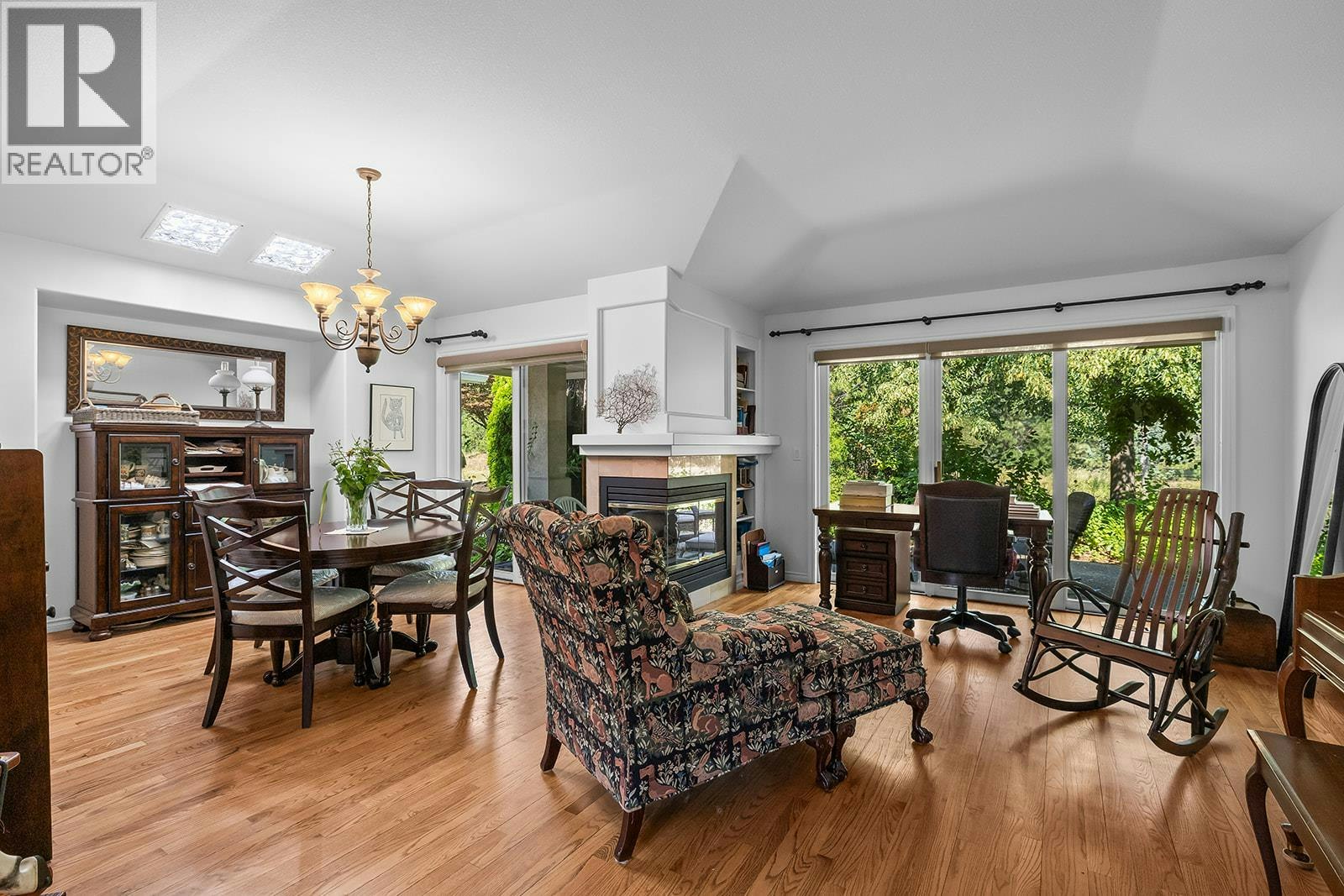 3889 Gallaghers Grange, Kelowna, BC, V1W 3Z9 - 11