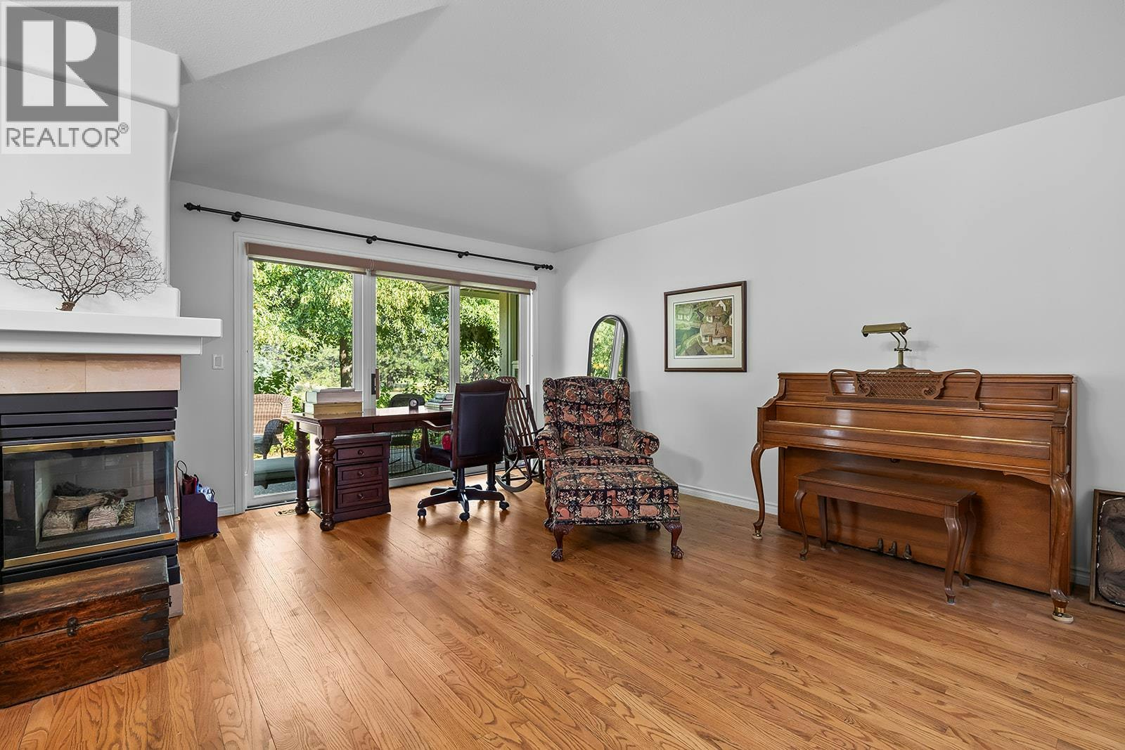 3889 Gallaghers Grange, Kelowna, BC, V1W 3Z9 - 16