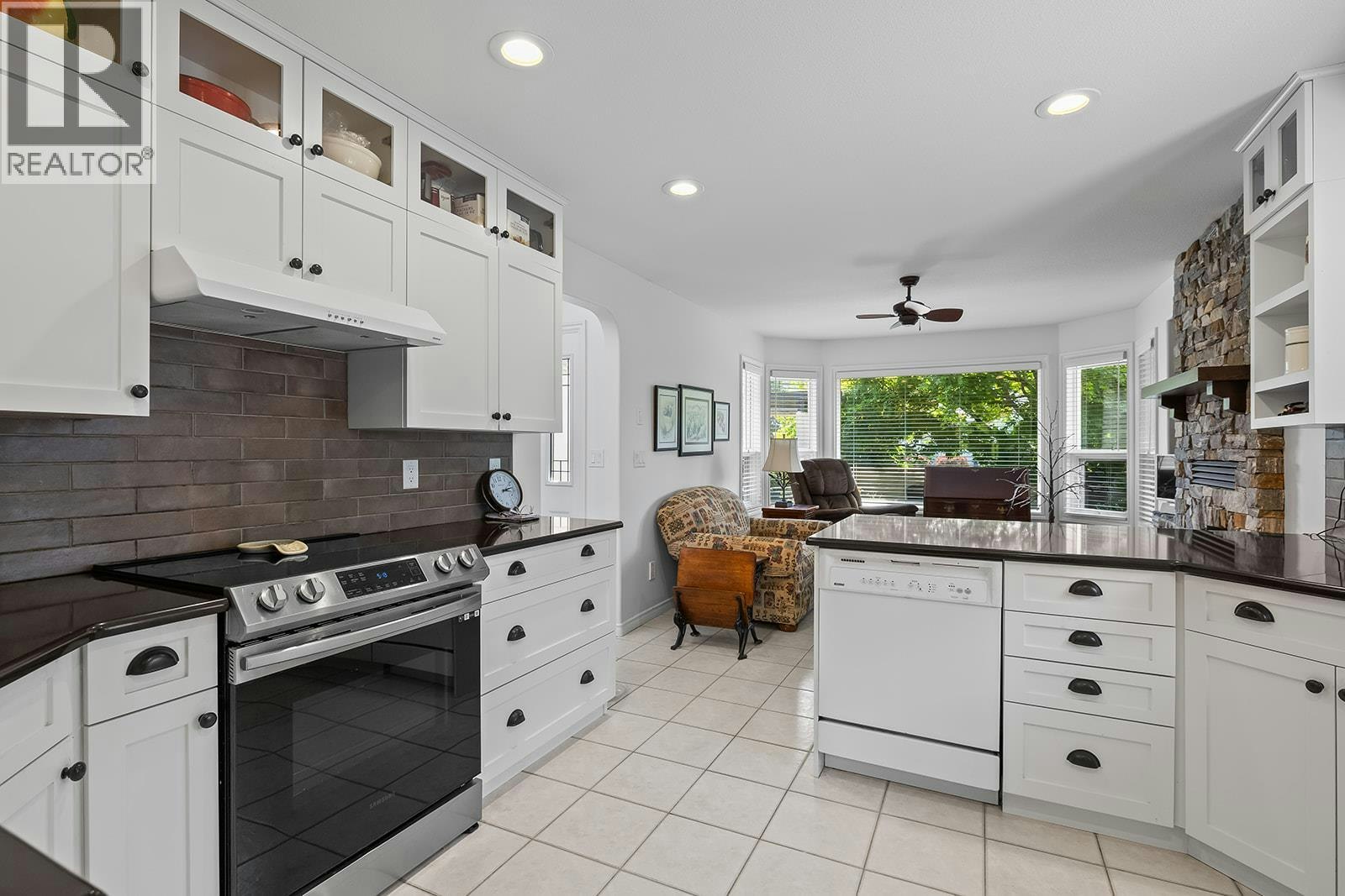 3889 Gallaghers Grange, Kelowna, BC, V1W 3Z9 - 10