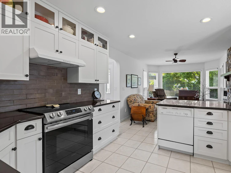 3889 Gallaghers Grange, Kelowna, BC, V1W 3Z9 - 10