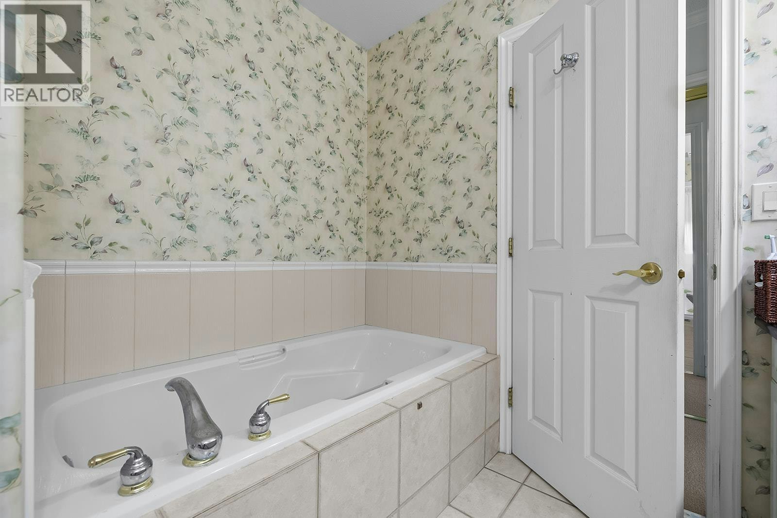 3889 Gallaghers Grange, Kelowna, BC, V1W 3Z9 - 25