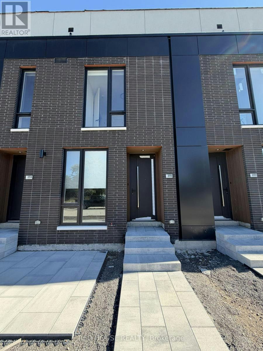 252 Ellis Avenue, St. Catharines, ON, L2P 0G9