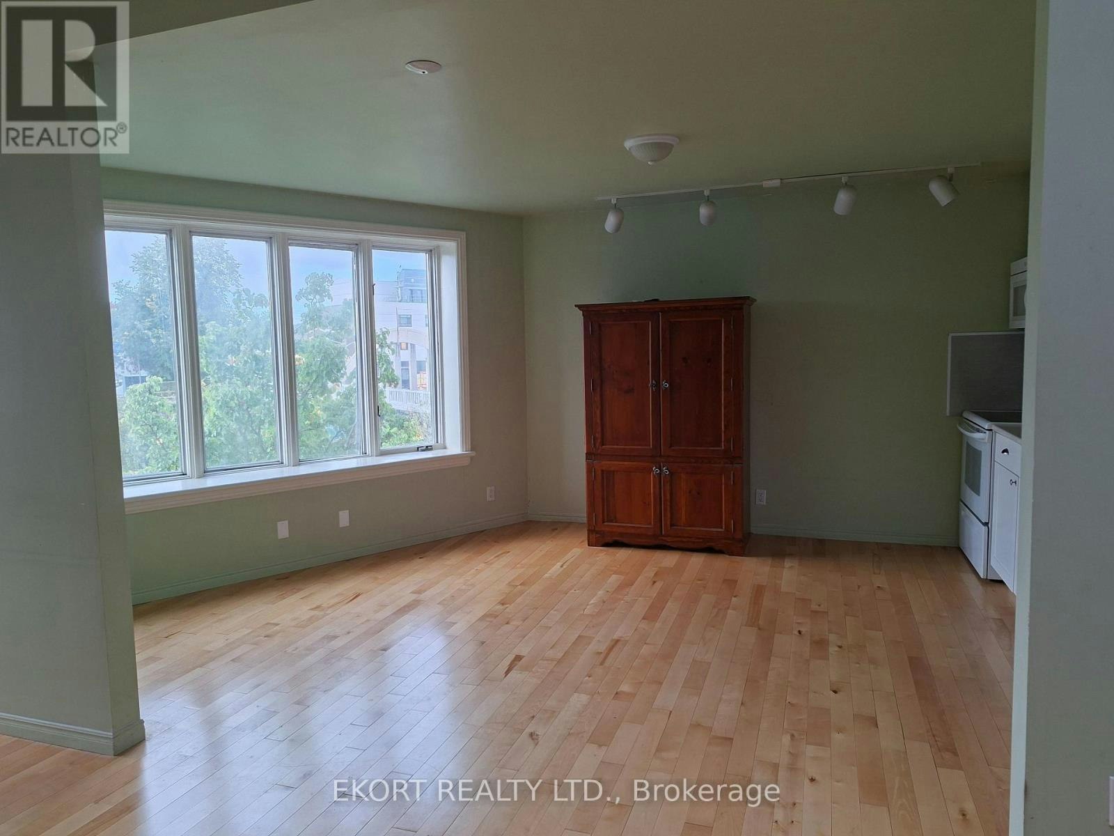 402 Front Street, Belleville, ON, K8N 2Z8 - 2