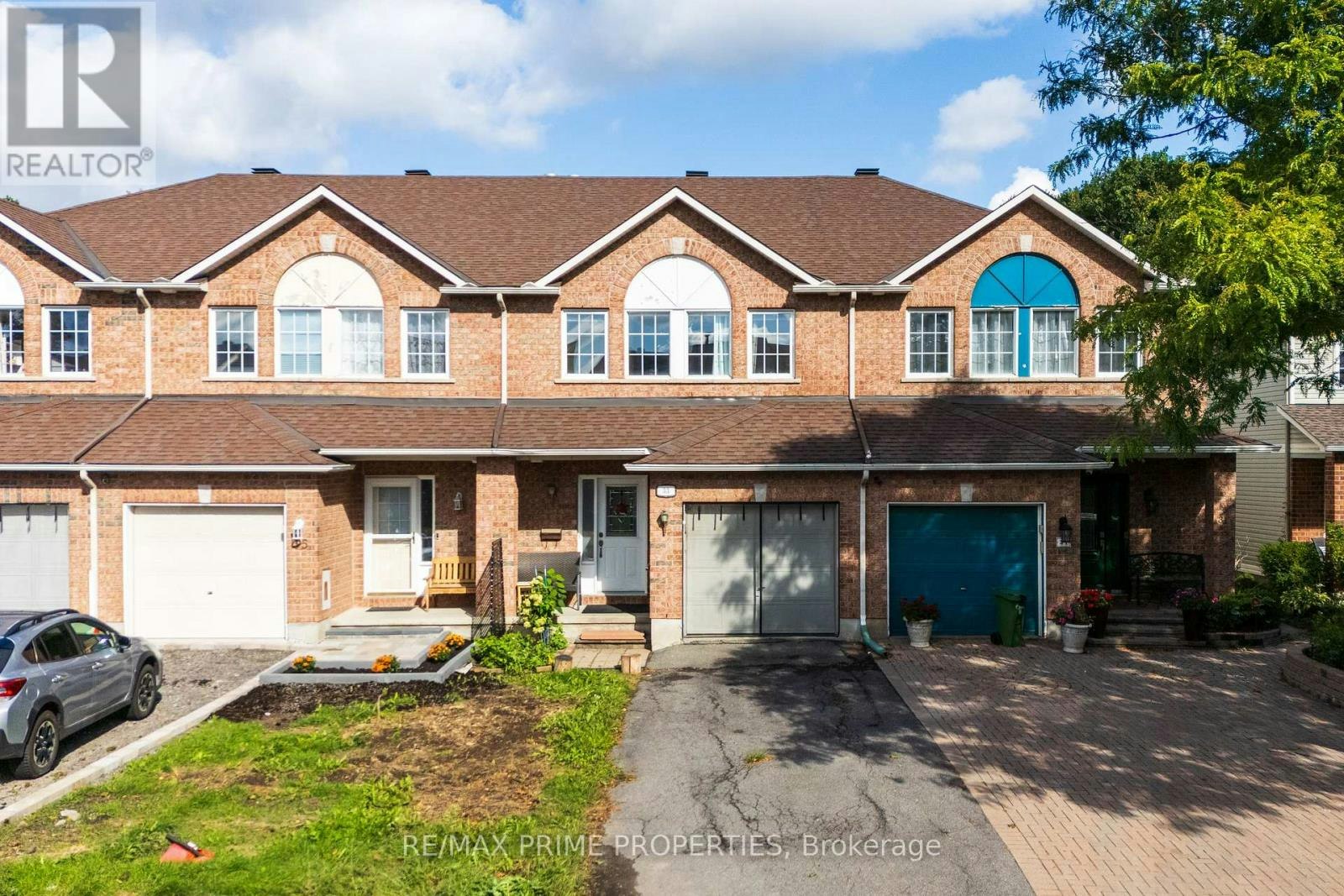 33 Inverkip Avenue, Ottawa, ON, K1T 4B7