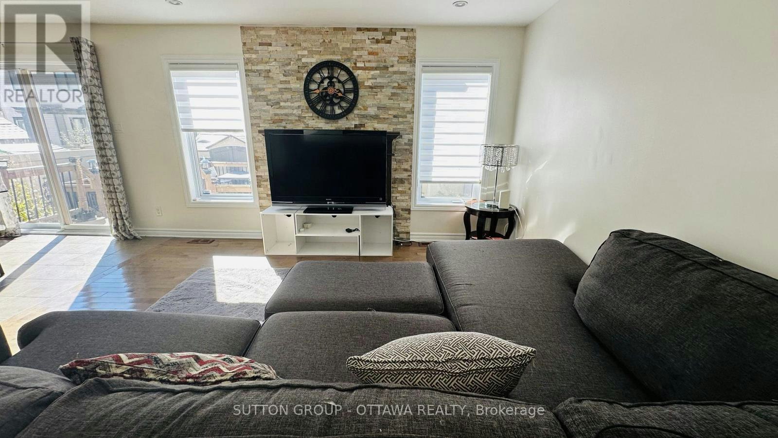 608 Clearbrook Drive, Ottawa, ON, K2J 5S2 - 4