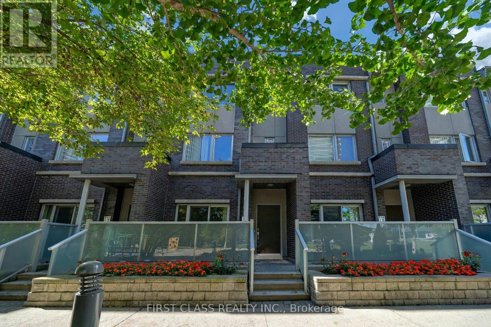 14-310 Village Green Square, Toronto, ON, M1S 0L1