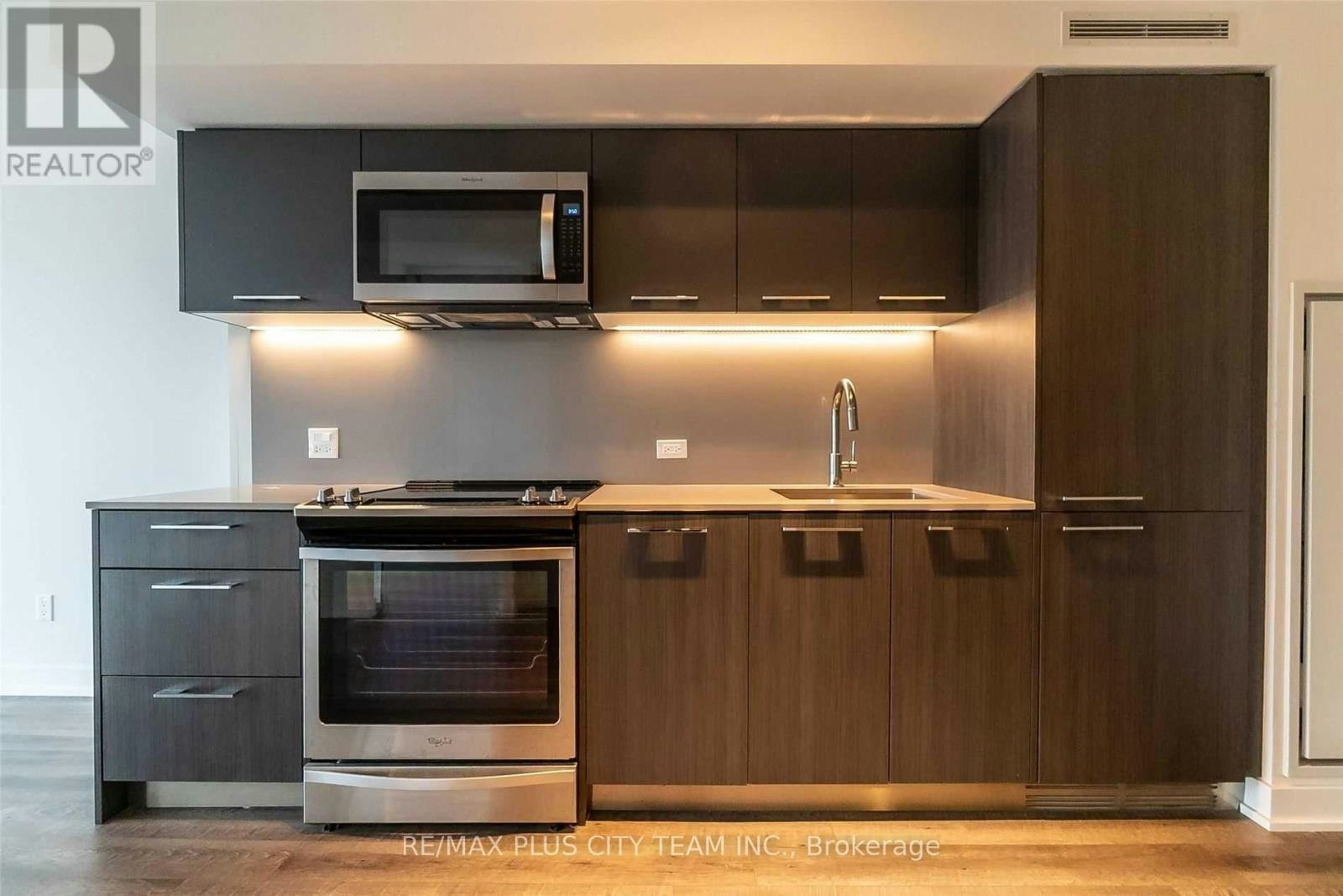 305-15 Baseball Place, Toronto, ON, M4M 0E7 - 8
