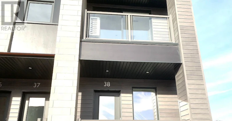 38-261 Woodbine Avenue, Kitchener, ON, N2R 0S7 - 2