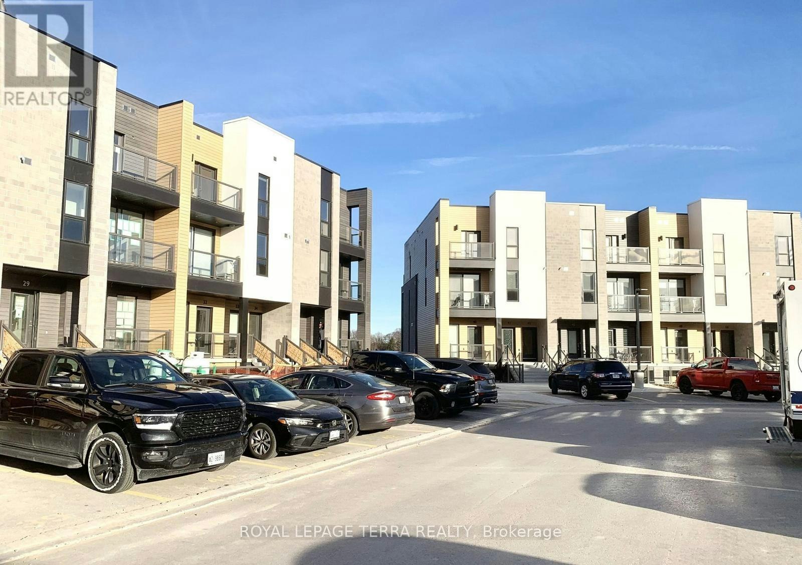 38-261 Woodbine Avenue, Kitchener, ON, N2R 0S7