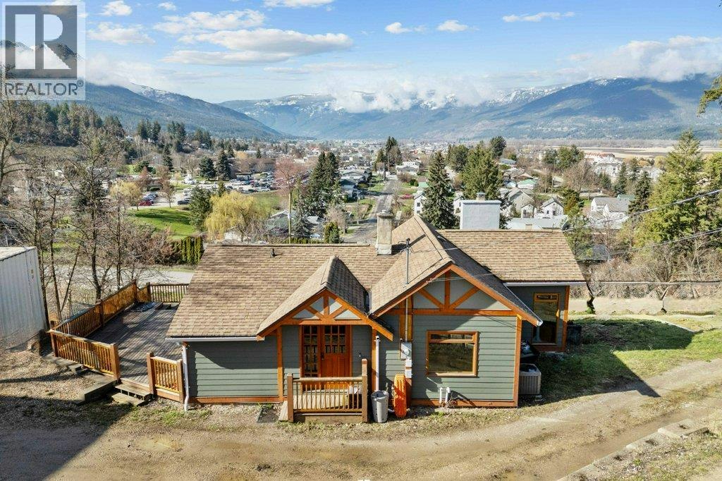 1321 10th Avenue, Salmon Arm, BC, V1E 2V6