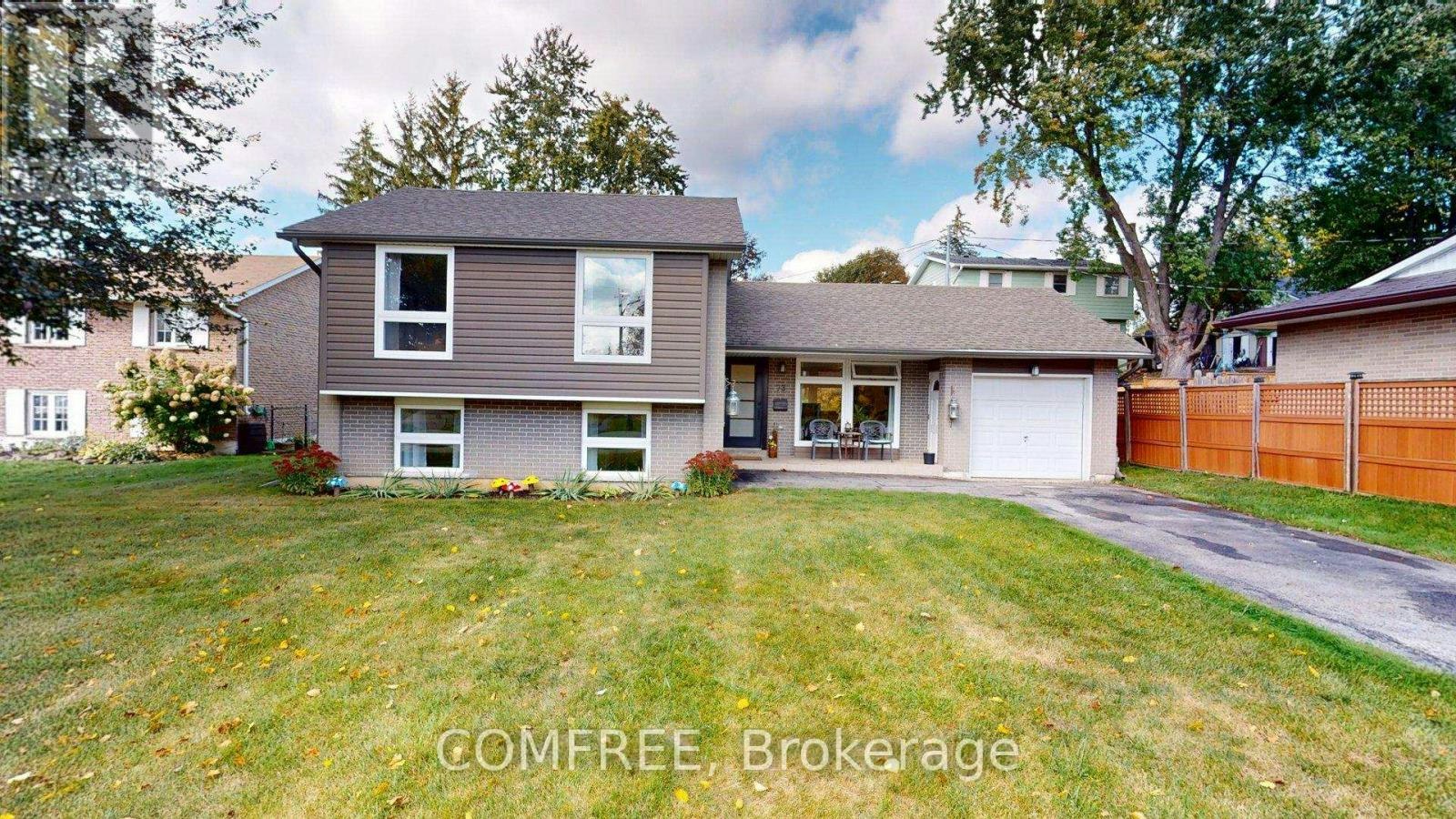 73 Elizabeth Drive, Halton Hills, ON, L7J 1B4