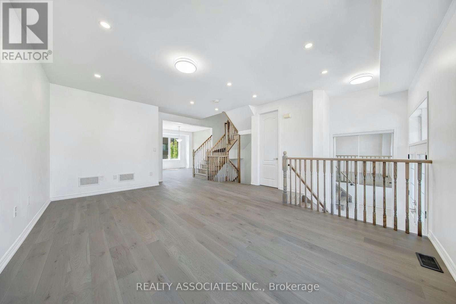17 Vaudeville Drive, Toronto, ON, M8W 0B4 - 3