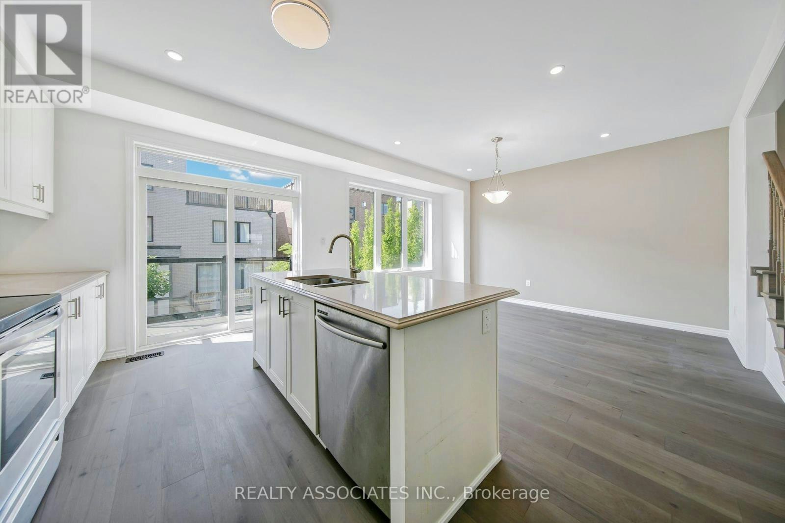 17 Vaudeville Drive, Toronto, ON, M8W 0B4 - 6