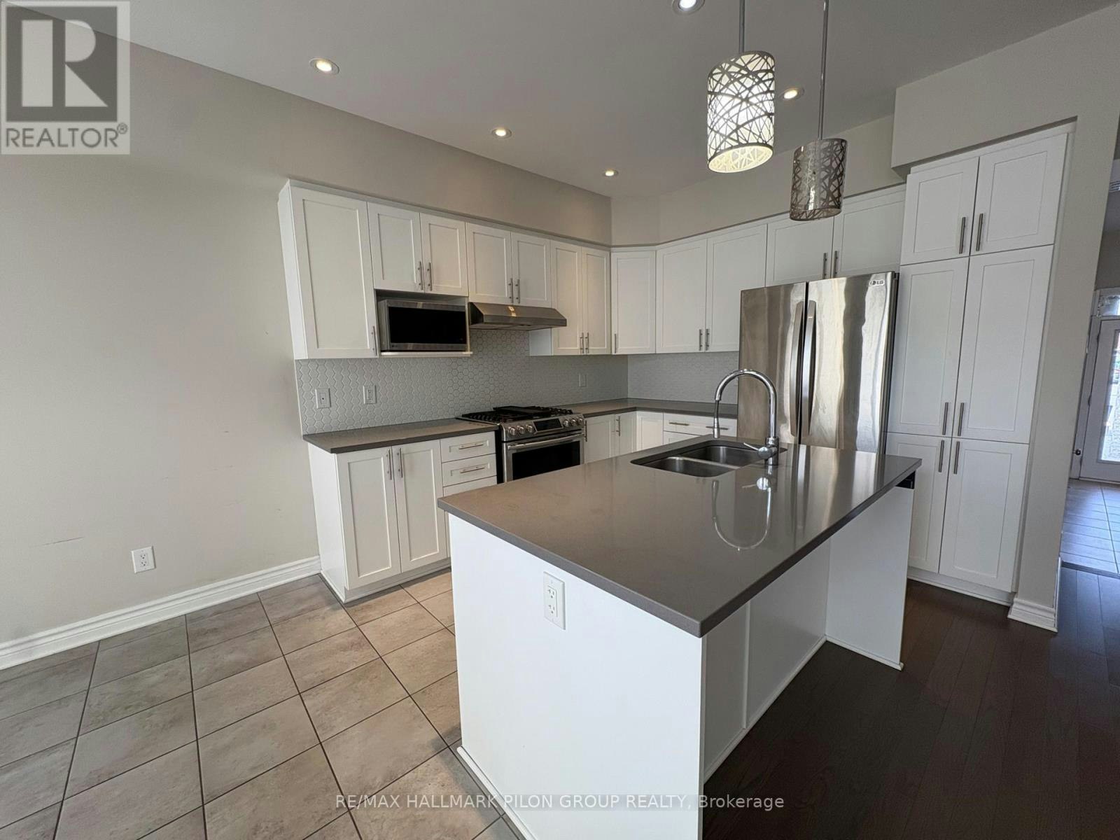 324 Rainrock Crescent, Ottawa, ON, K1W 0J7 - 3