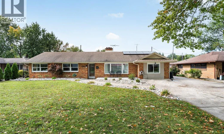 2767 Buckingham