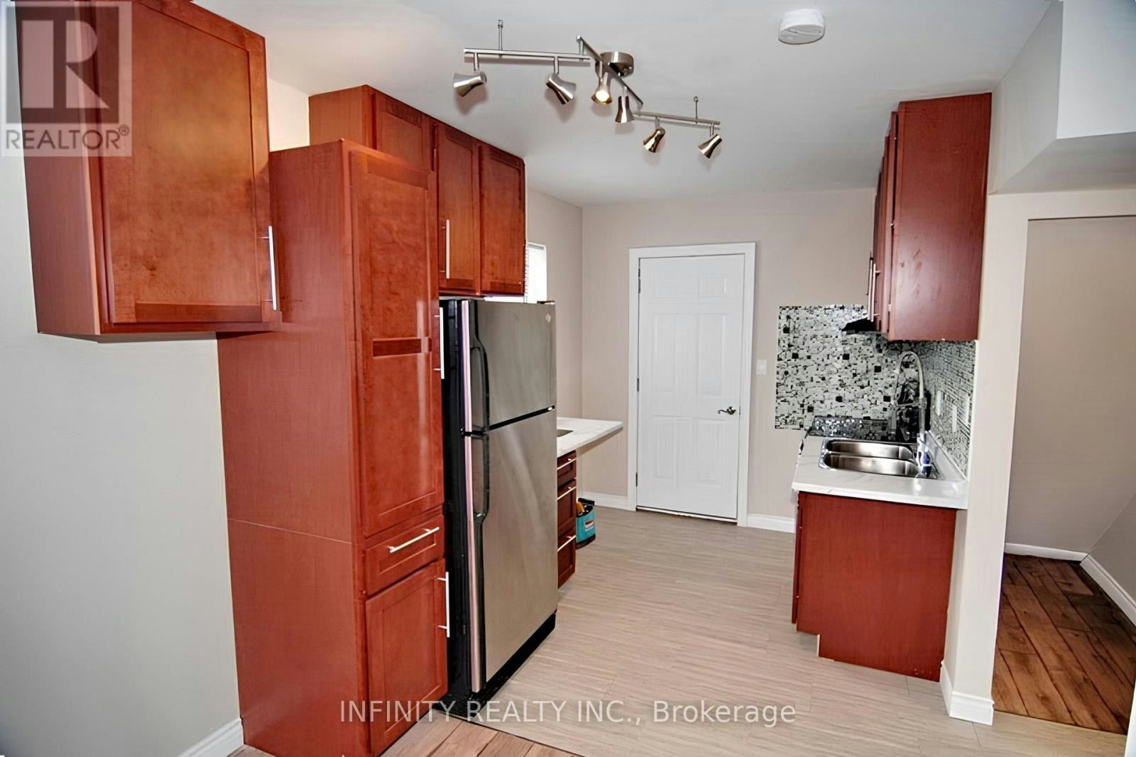 2-423 Wellington Avenue, Windsor, ON, N9A 5J3 - 9