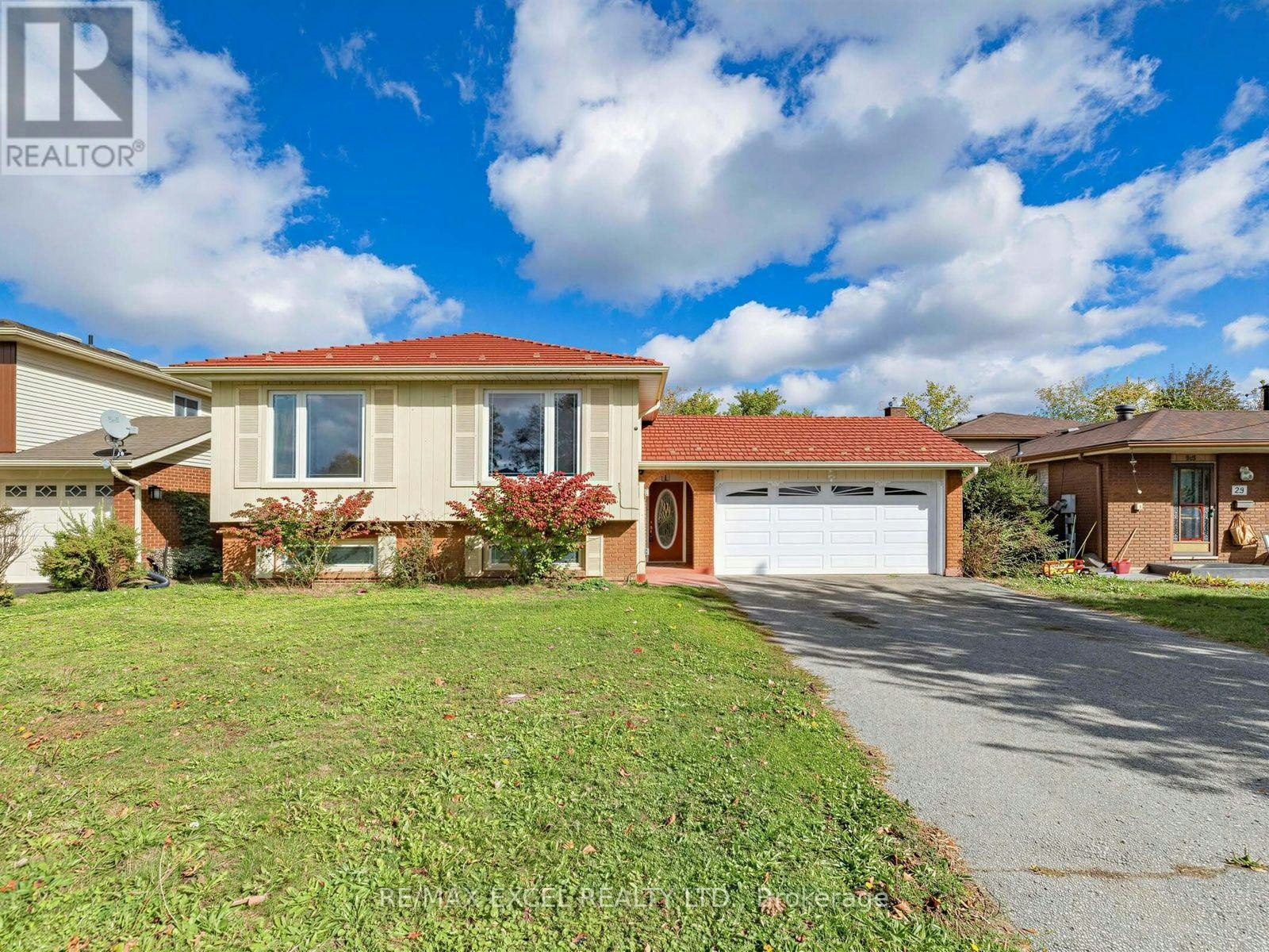 25 Grand Place, Barrie, ON, L4N 4Y3