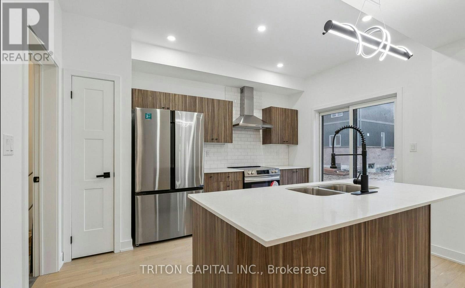 UPPER-75 Wheatfield Road, Barrie, ON, L9J 0C2 4