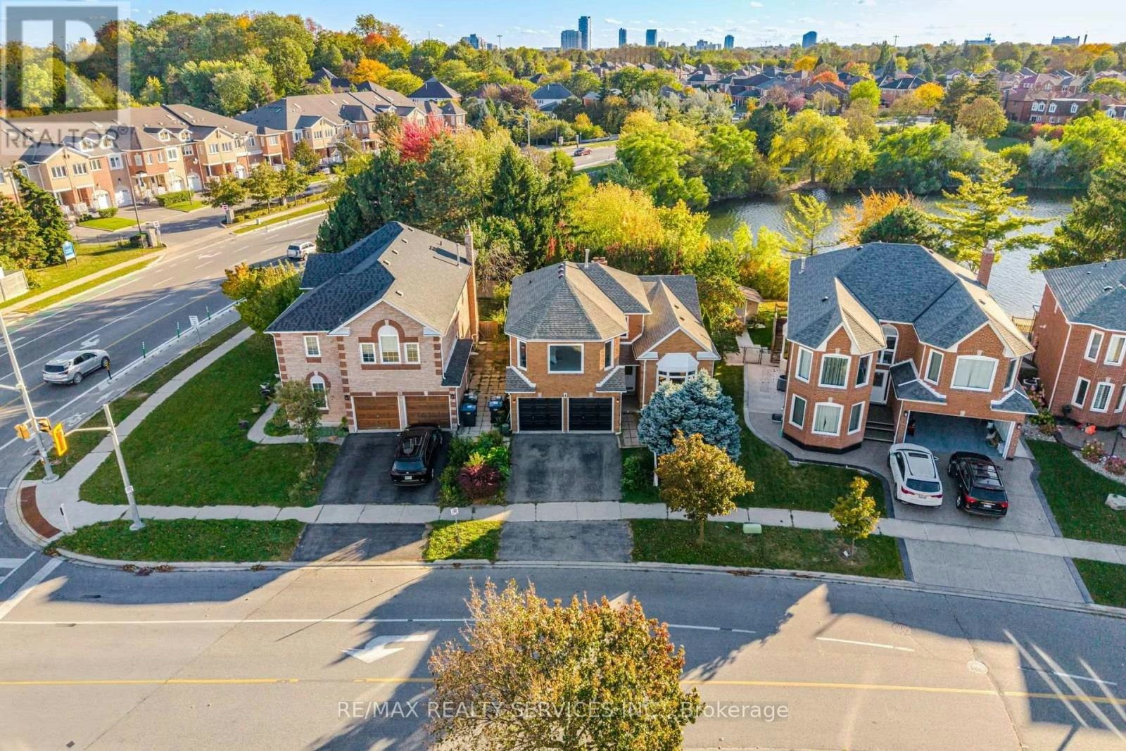 4 Leeward Drive, Brampton, ON, L6S 5V6