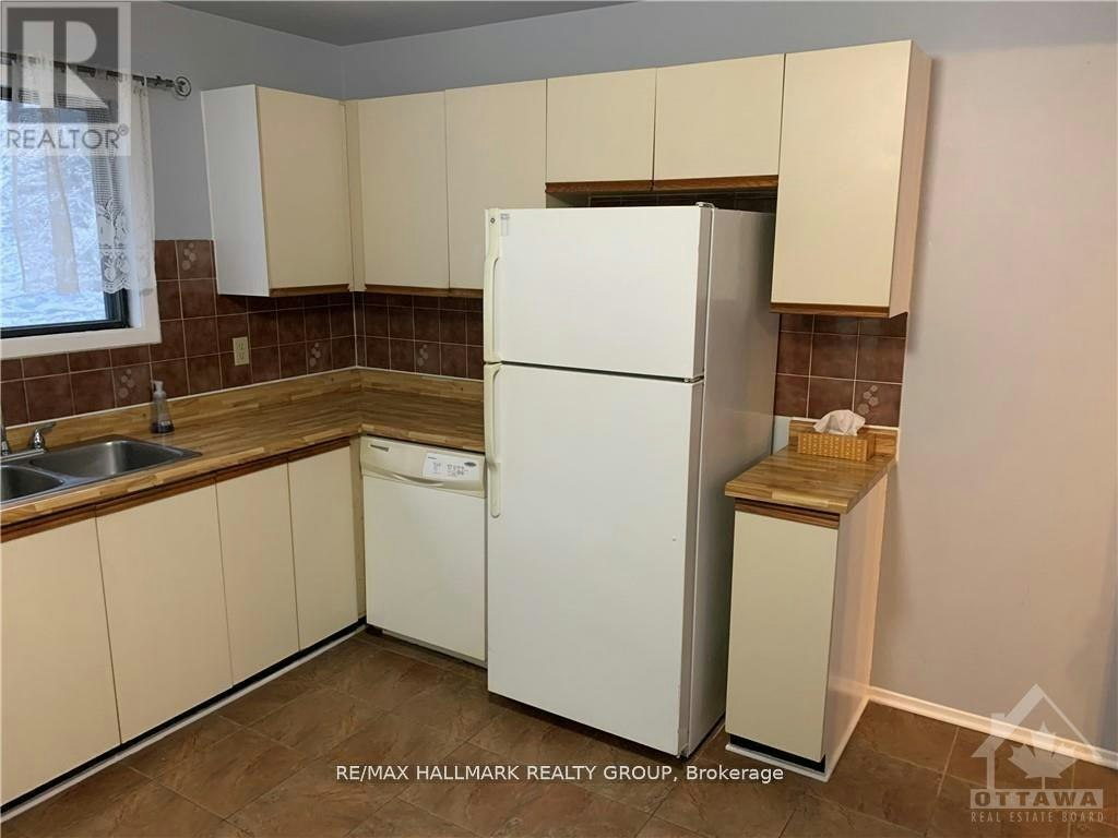 23 Black Forest Lane, Ottawa, ON, K2H 9E6 - 8