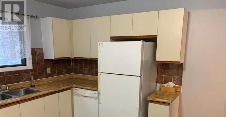 23 Black Forest Lane, Ottawa, ON, K2H 9E6 - 8